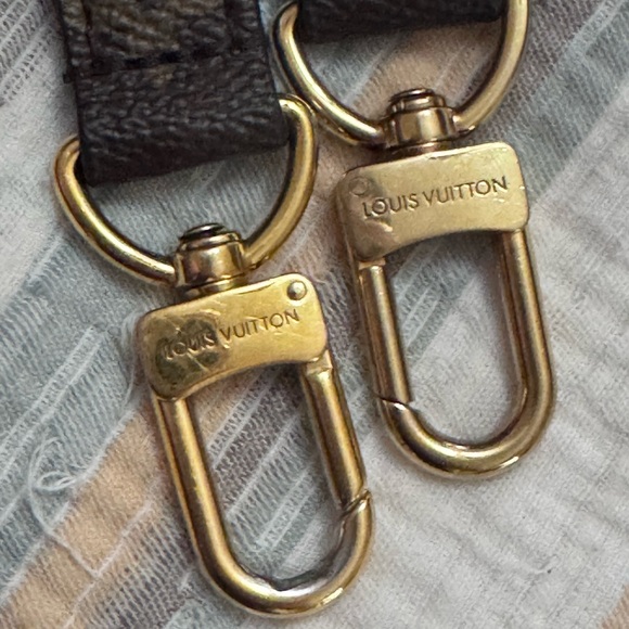 Authentic LV Pochette Métis Monogram - Picture 8 of 14